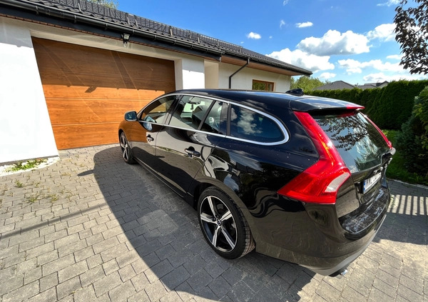 Volvo V60 cena 57700 przebieg: 238000, rok produkcji 2018 z Dąbie małe 22